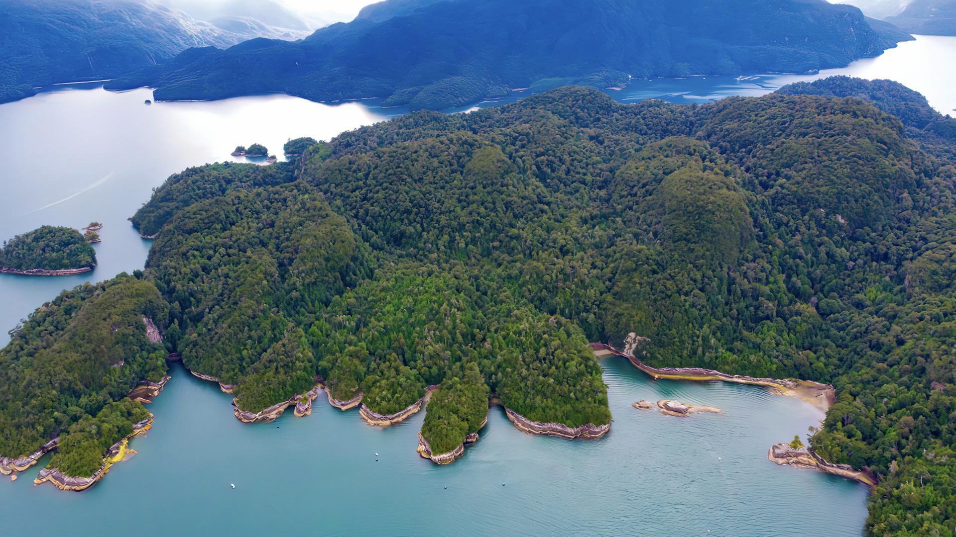 Isla Guardiamarina Zanartu and Islotes San Andres