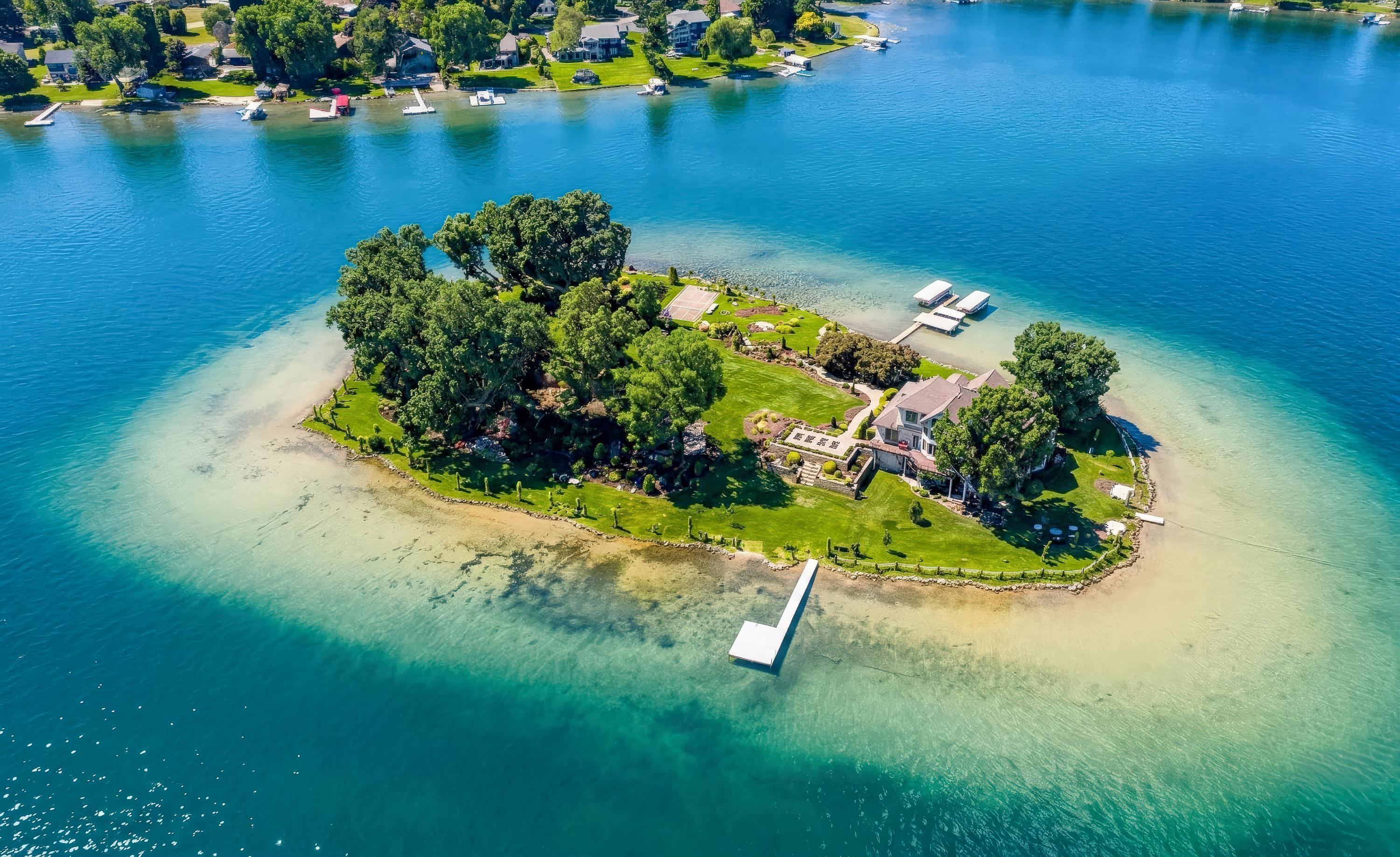 Paradise Island, Michigan