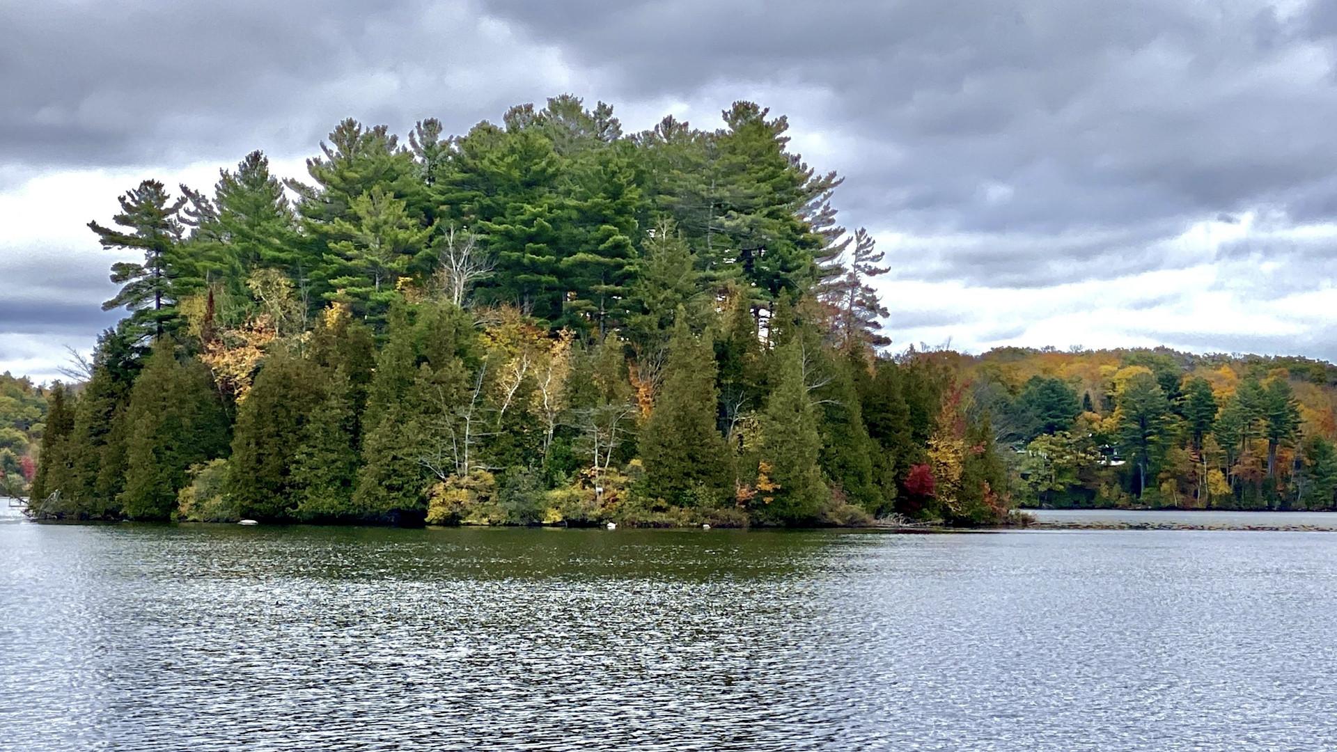 Lac Echo Island