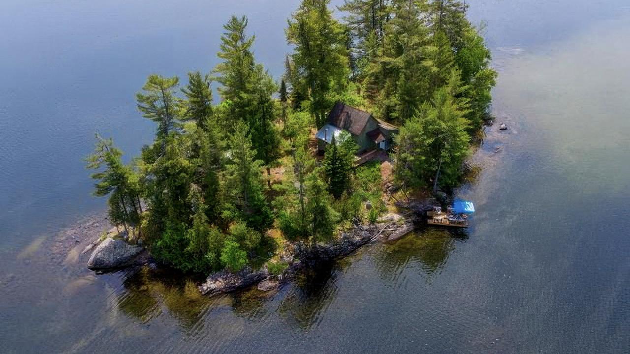 Lac des Iles Island