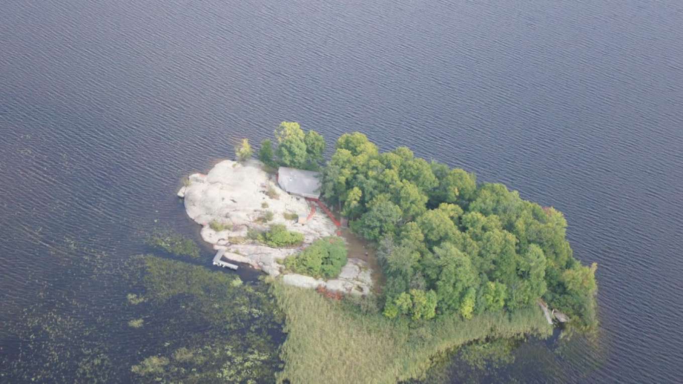 Lake Nipissing Island C905 French River Area, Ontario , Canada