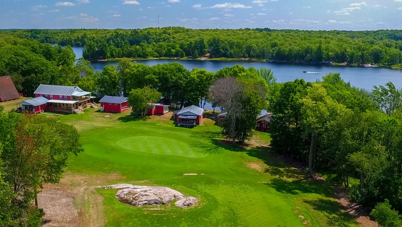 Lakefront Cottages and Golf Course Retreat Bay, Ontario