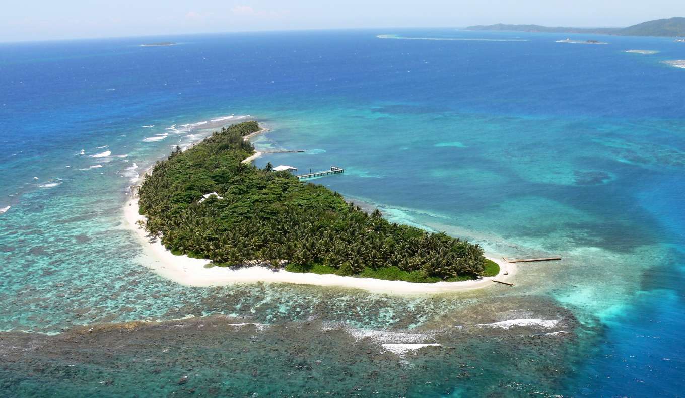 1 остров любой. Half Moon cay остров. Остров Хаф. Half Island Канада. Фото острова.