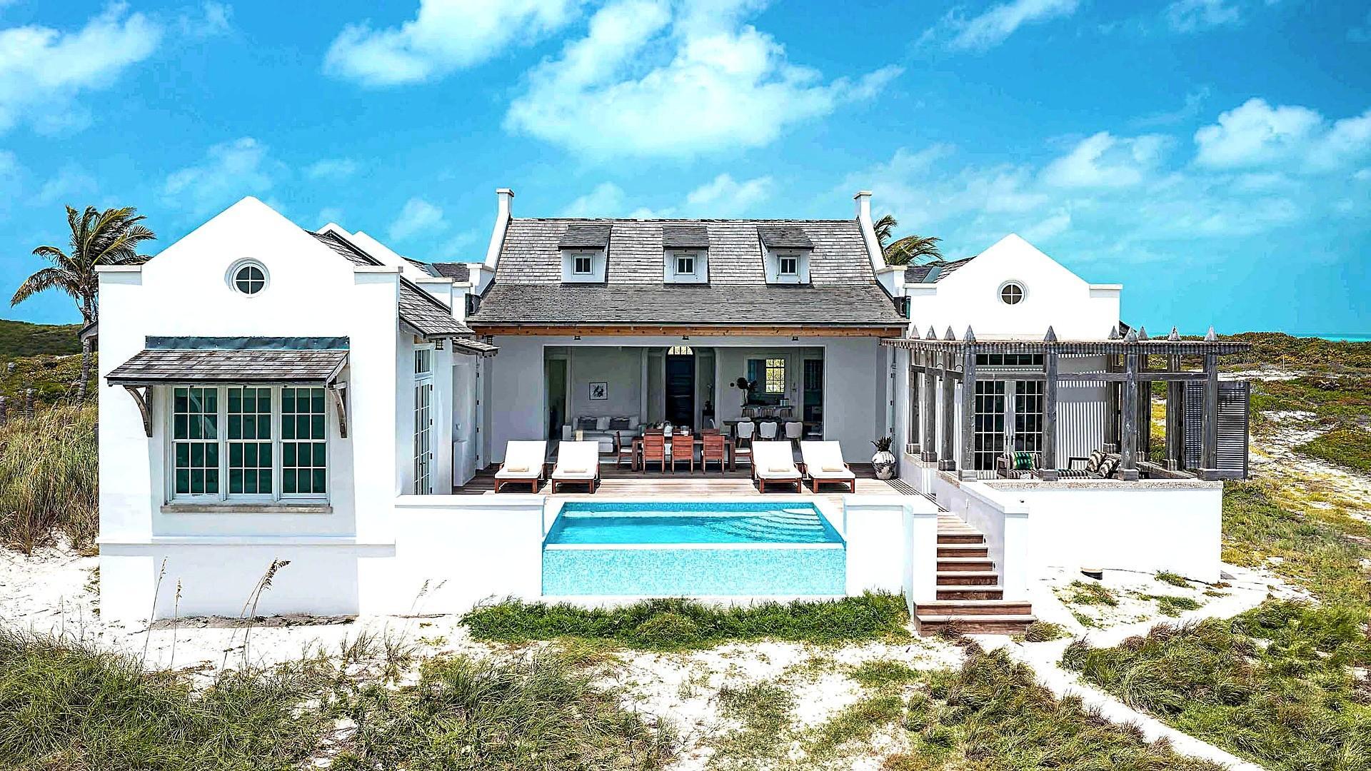 Aurora villa for sale