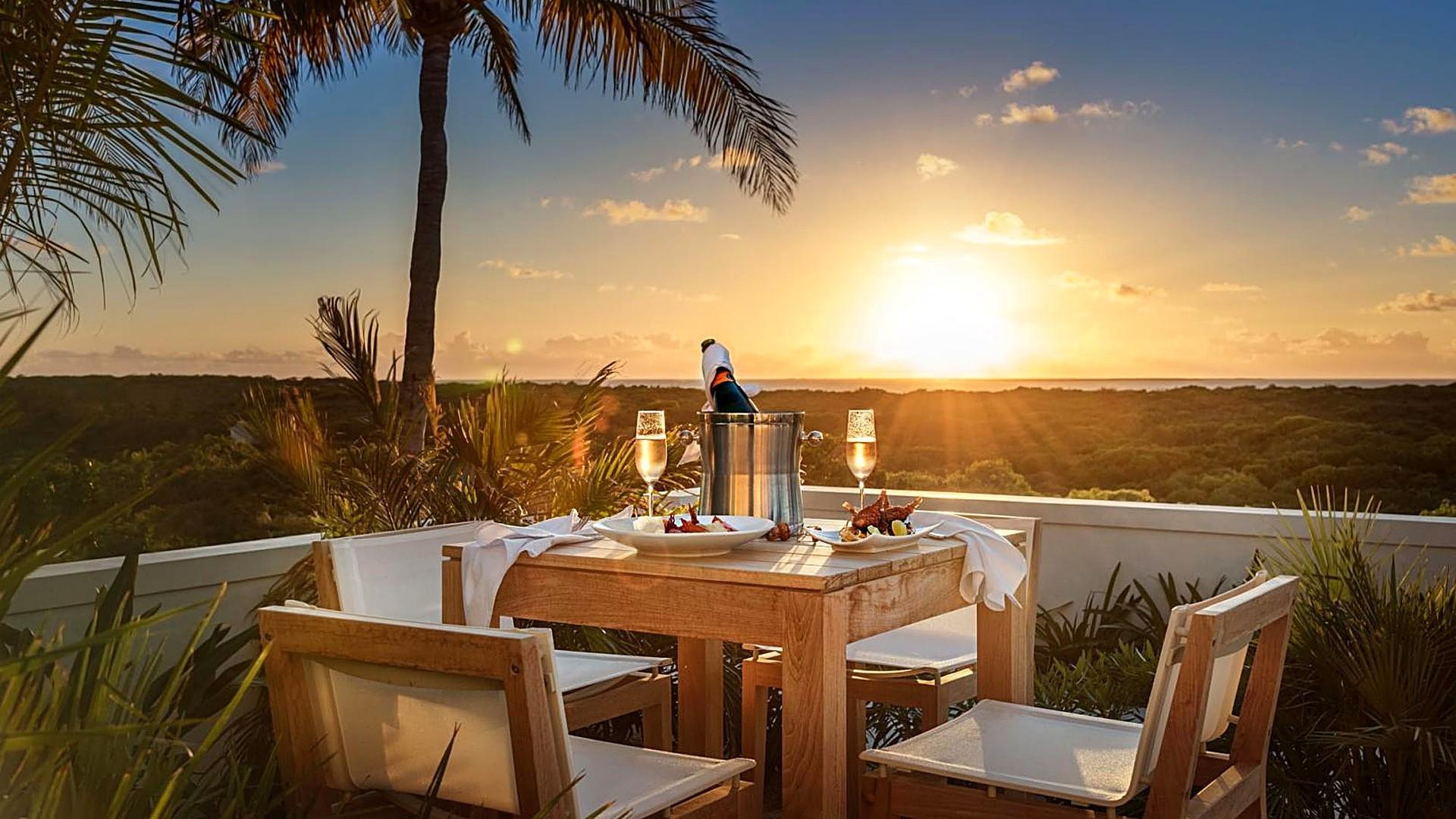Sunset dining champagne