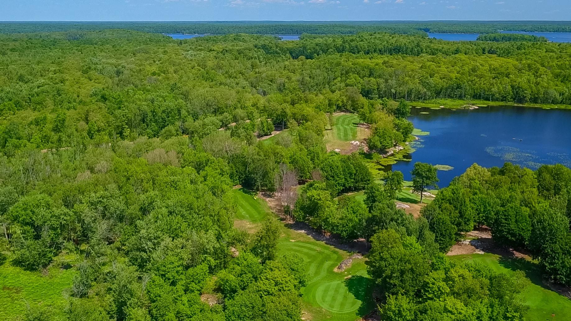 Lakefront Cottages and Golf Course Retreat image