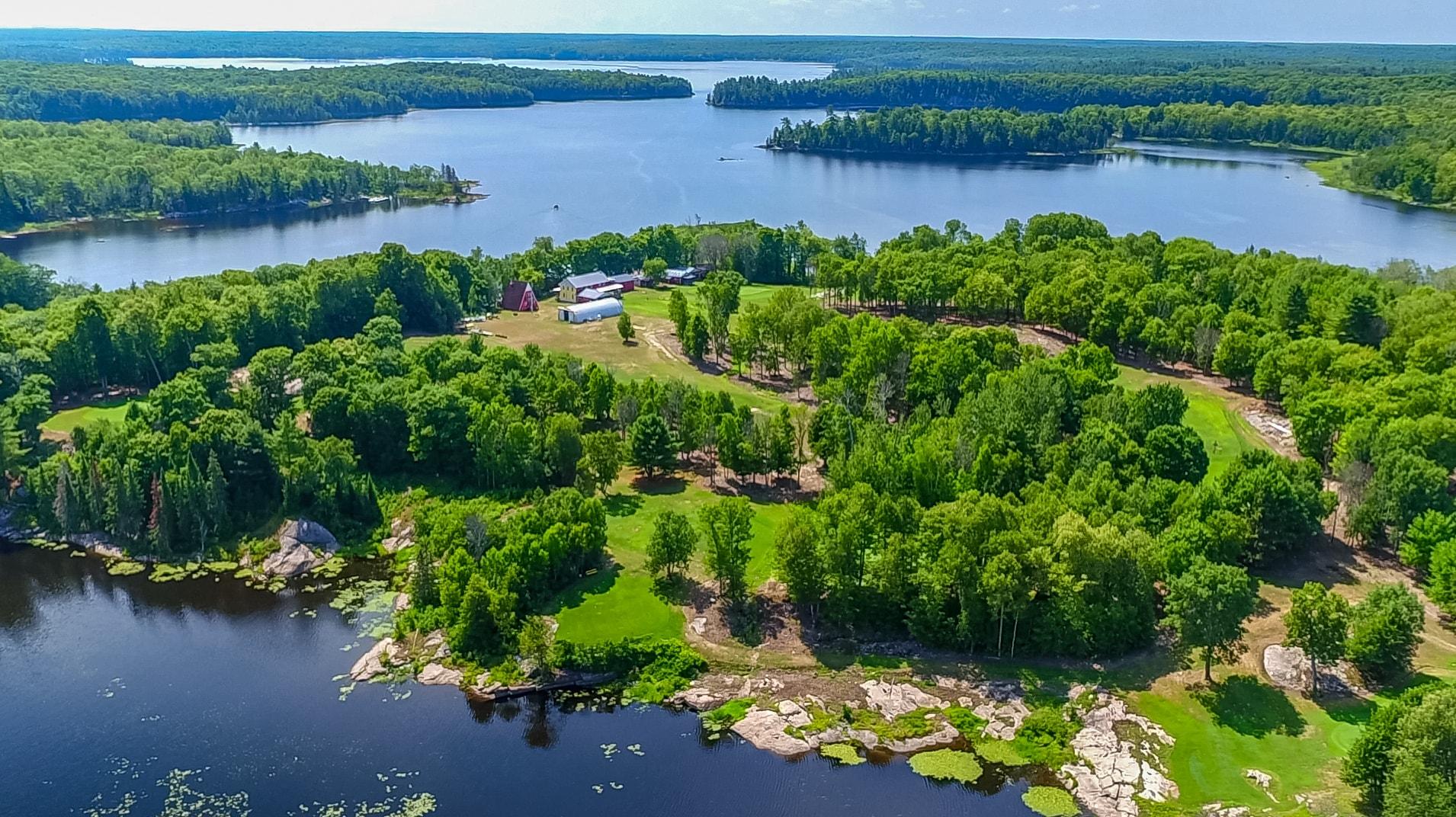 Lakefront Cottages and Golf Course Retreat image