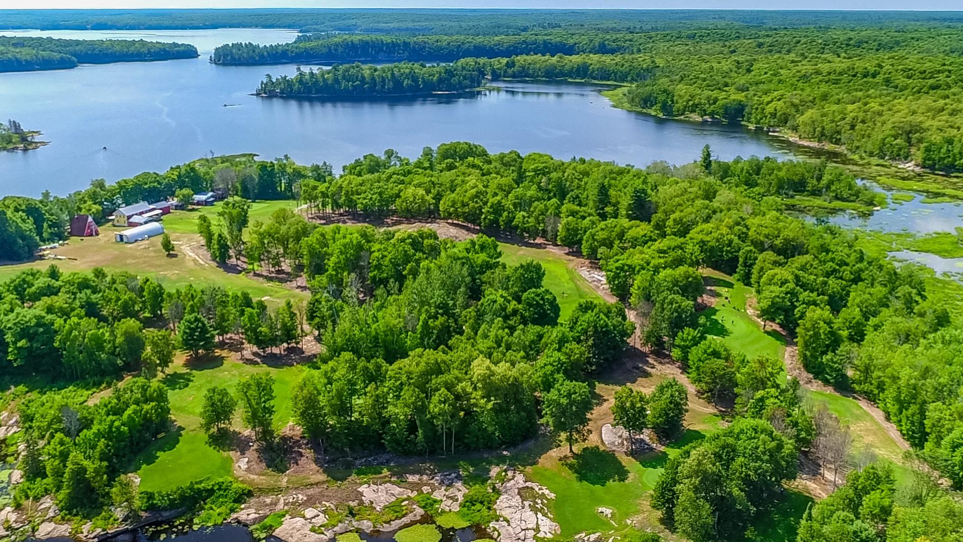 Lakefront Cottages and Golf Course Retreat image