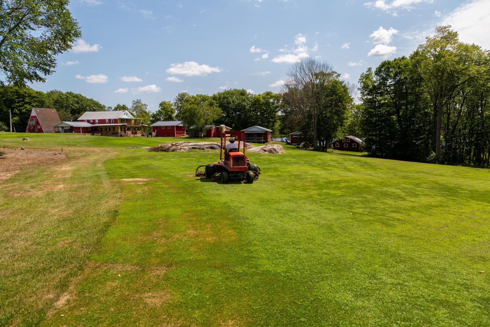 Lakefront Cottages and Golf Course Retreat image