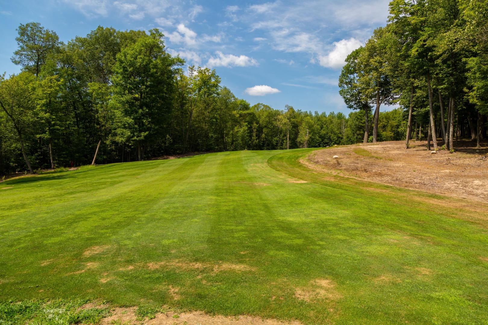 Lakefront Cottages and Golf Course Retreat image