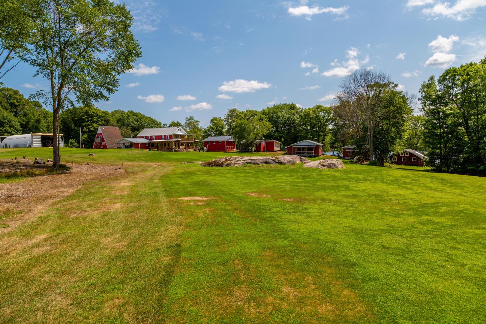 Lakefront Cottages and Golf Course Retreat image