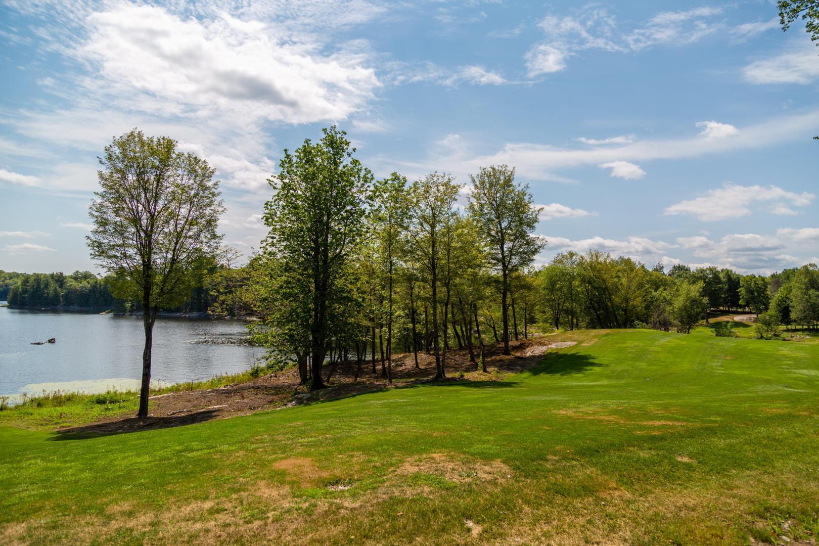 Lakefront Cottages and Golf Course Retreat image