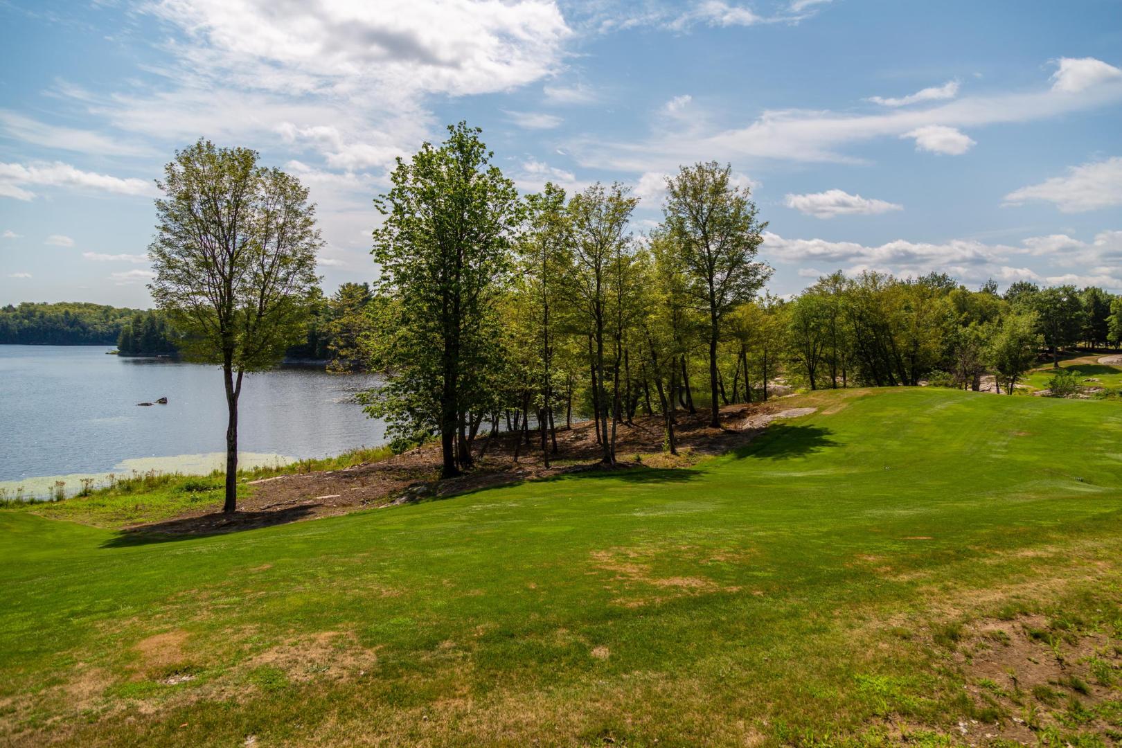 Lakefront Cottages and Golf Course Retreat image