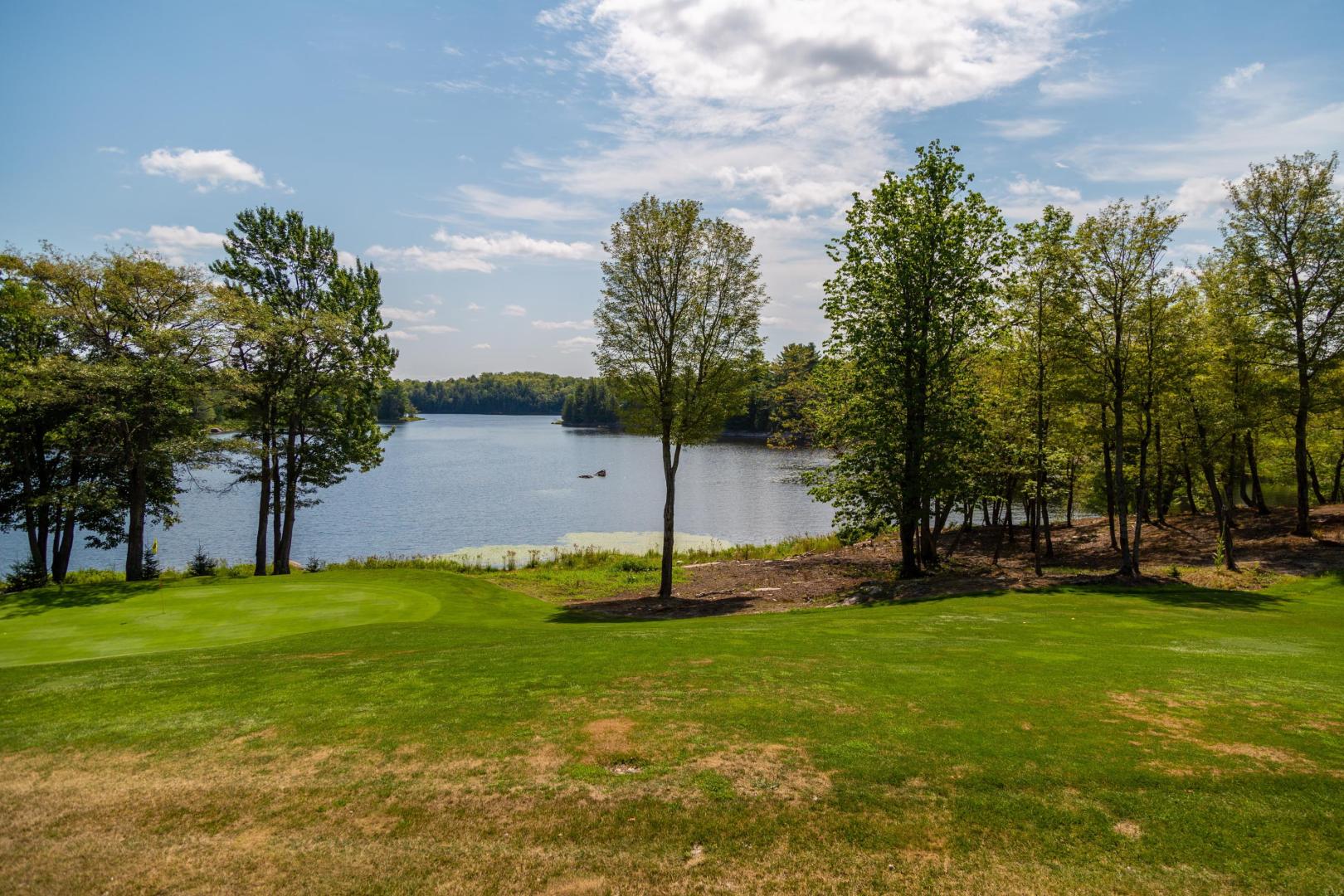 Lakefront Cottages and Golf Course Retreat image