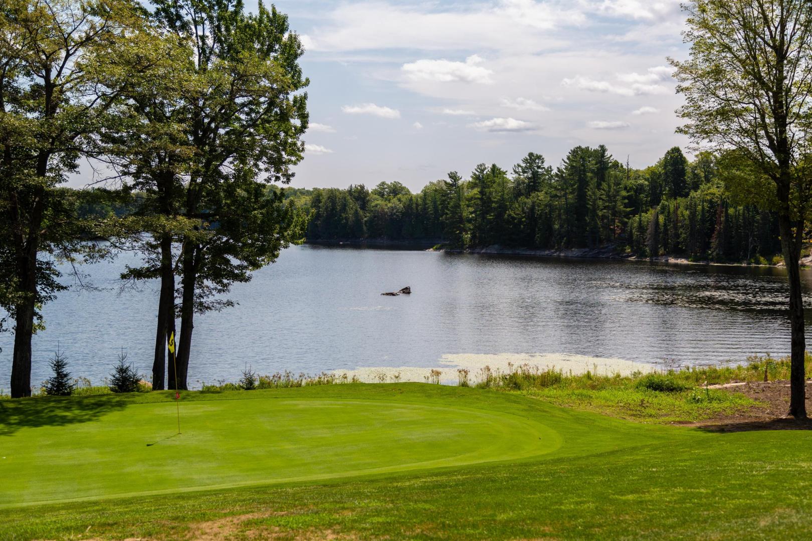 Lakefront Cottages and Golf Course Retreat image