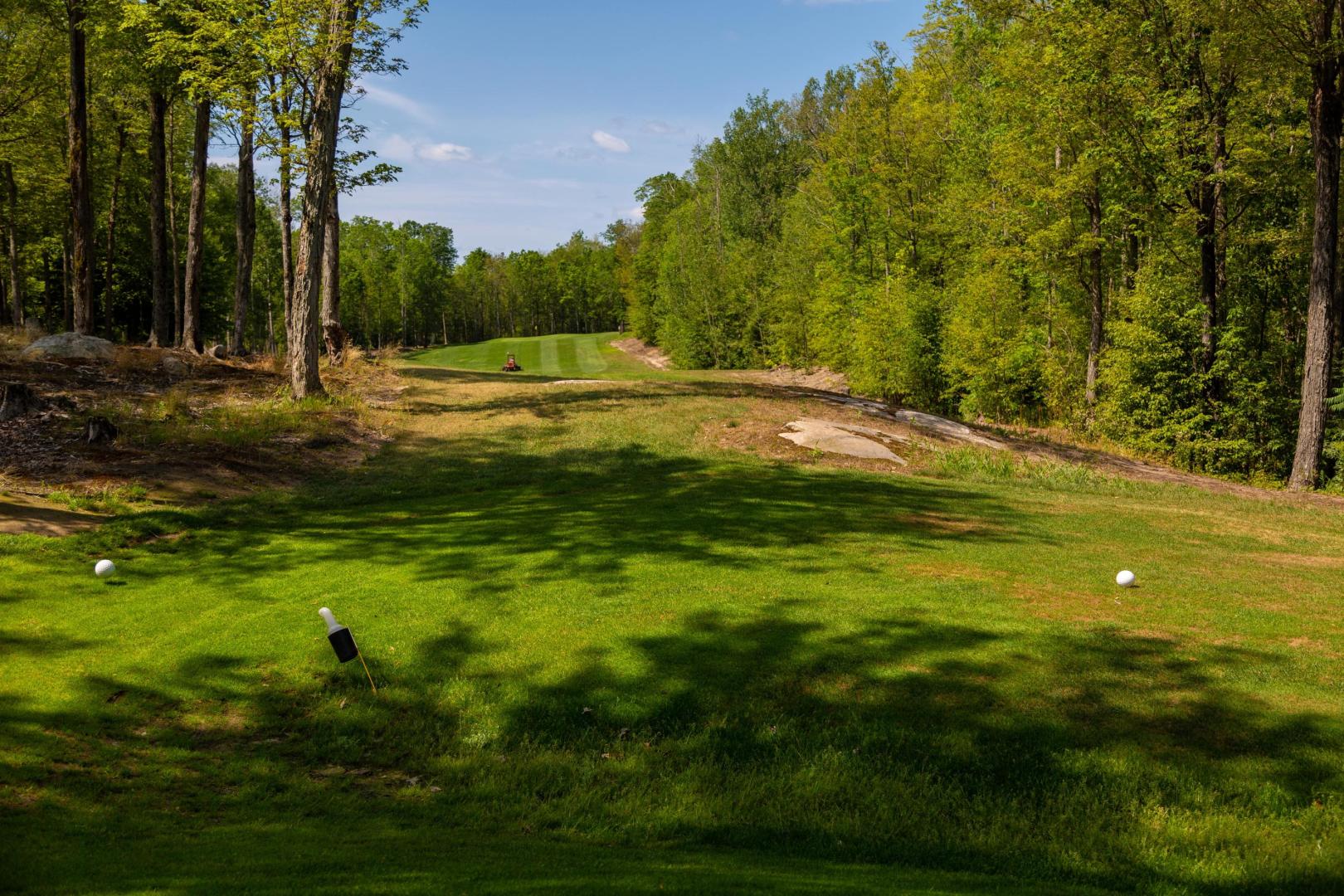 Lakefront Cottages and Golf Course Retreat image