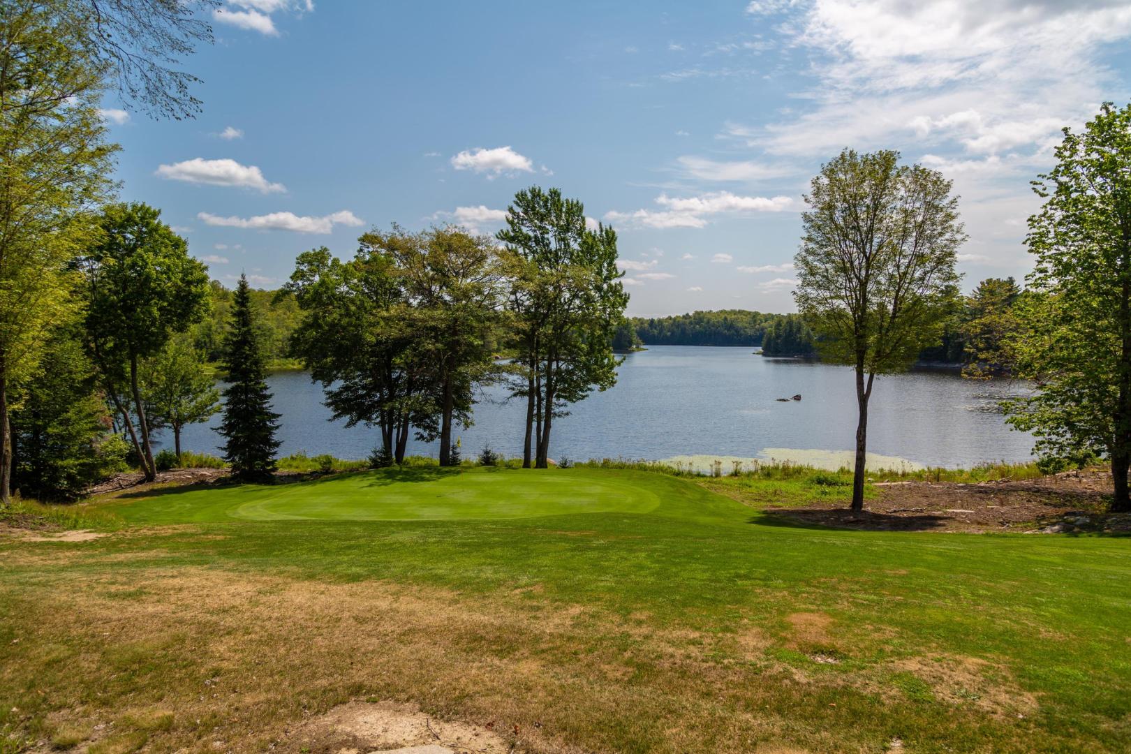 Lakefront Cottages and Golf Course Retreat image