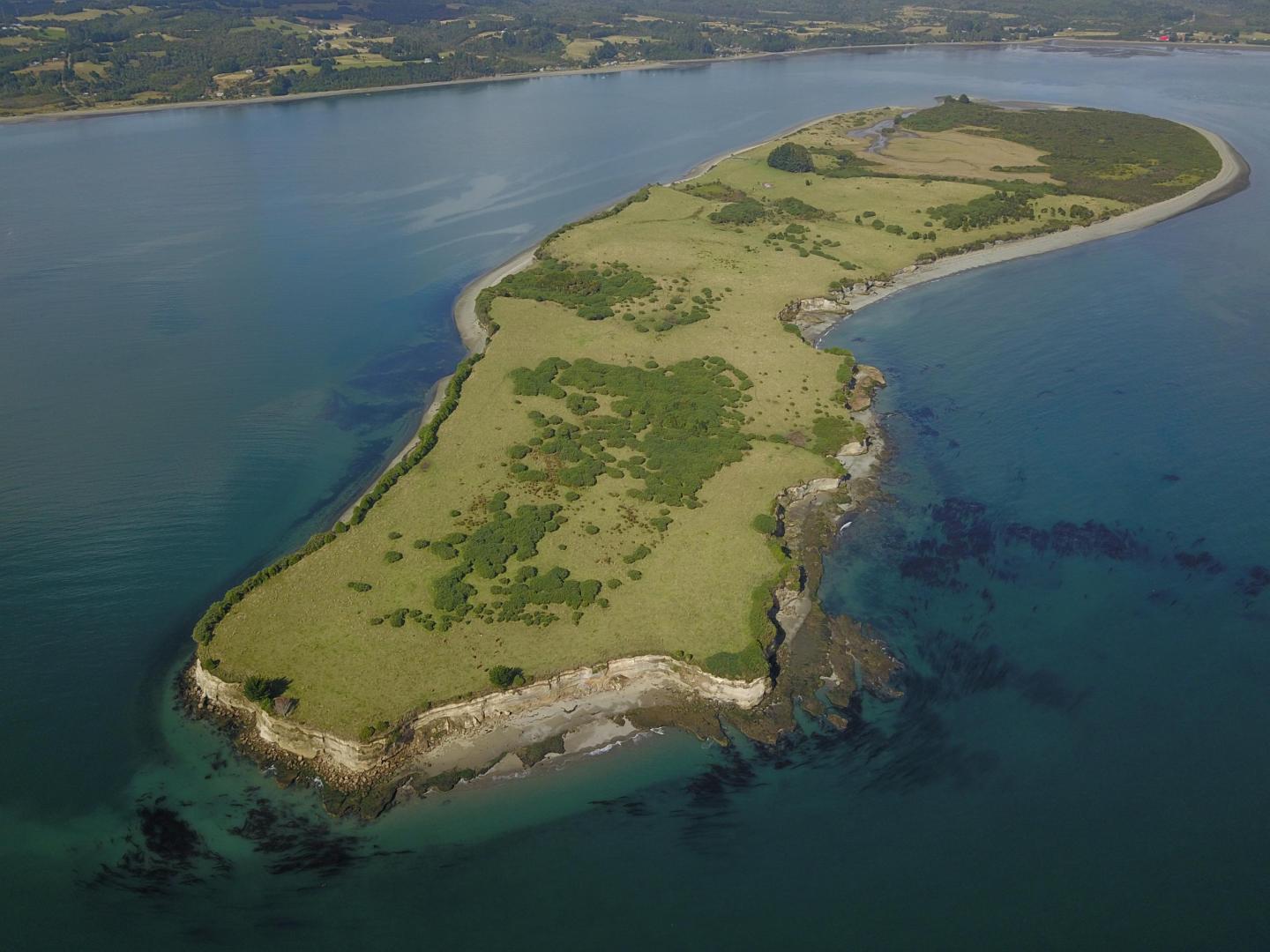 Isla Lacao image