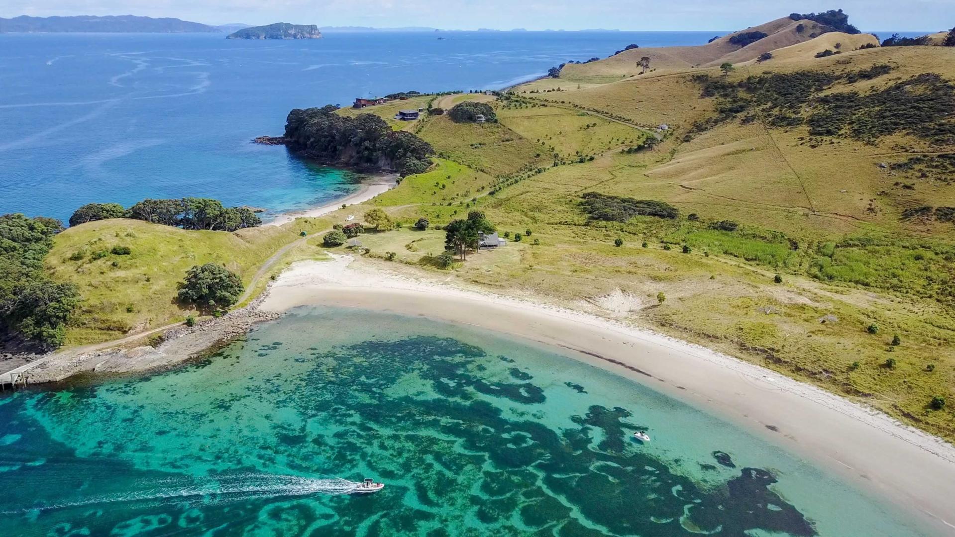 Slipper Island image