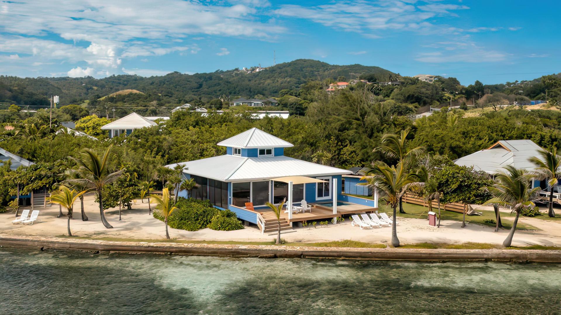 Barefoot Cay – Private island in Honduras, Central America