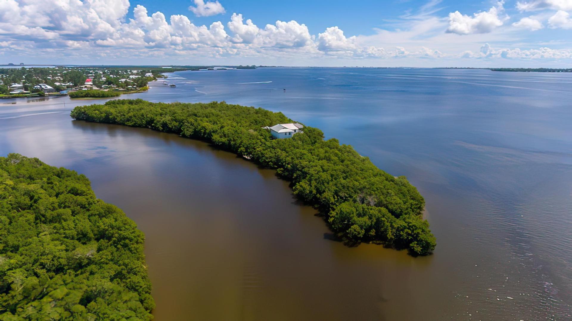Crescent Island – Private island in Florida, United States