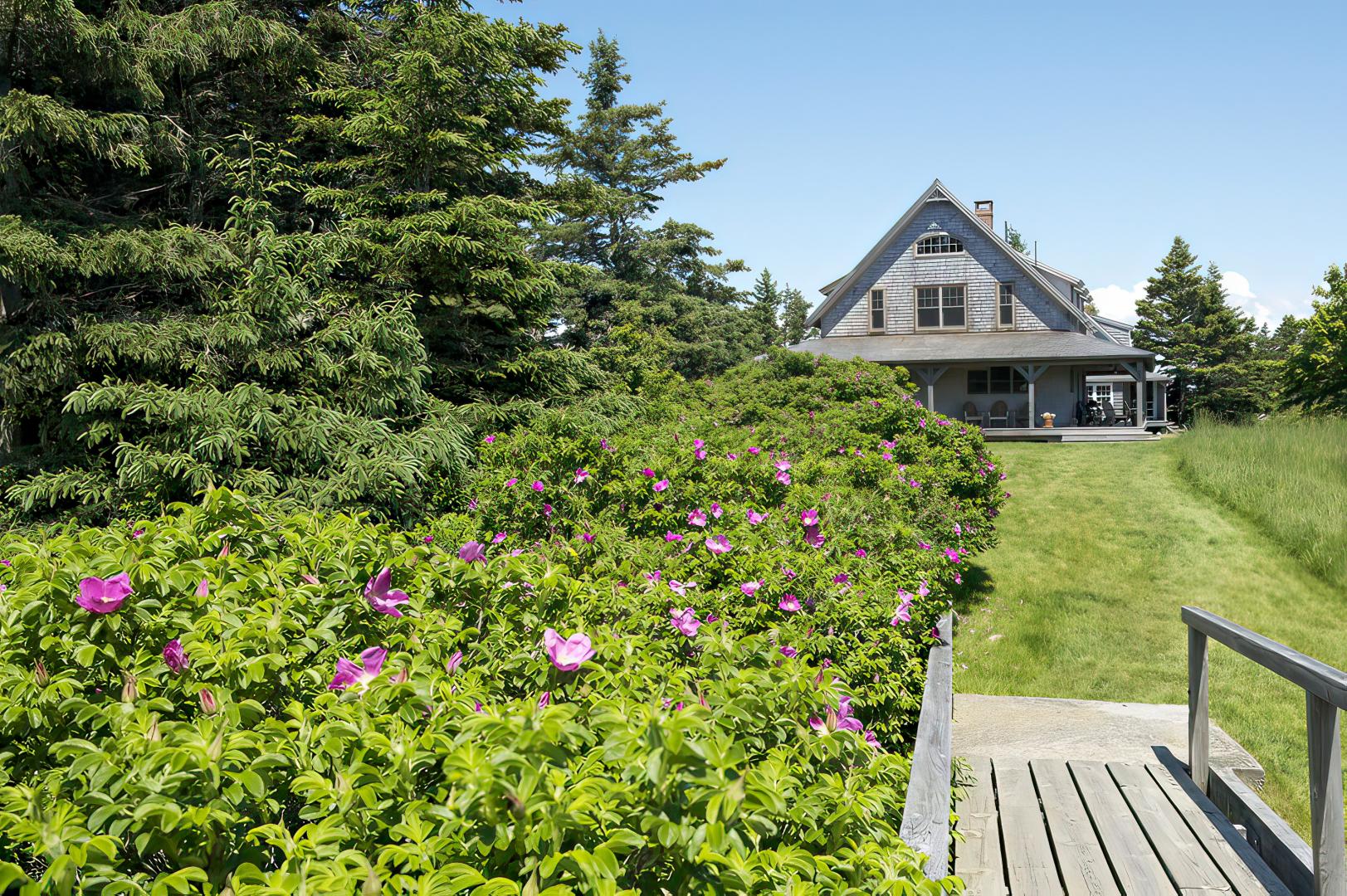 Spectacle Island – Private island in Maine, United States