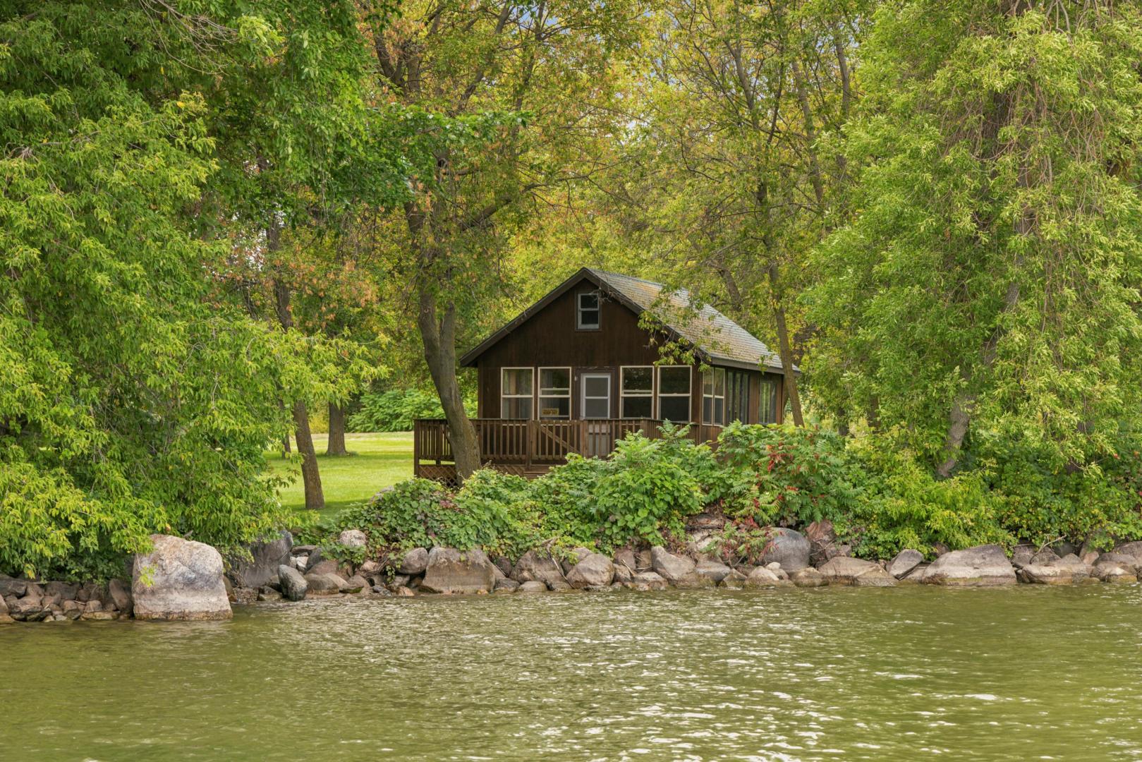 Pelican Island – Private island in Minnesota, United States