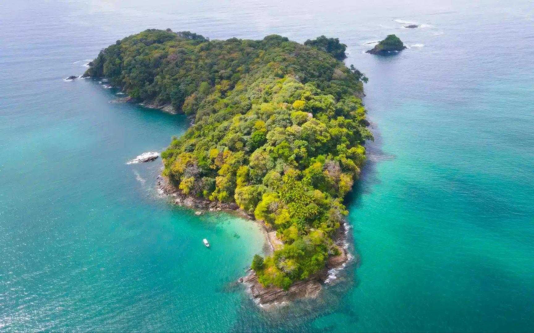 Isla Mona – Private island in Panama, Central America