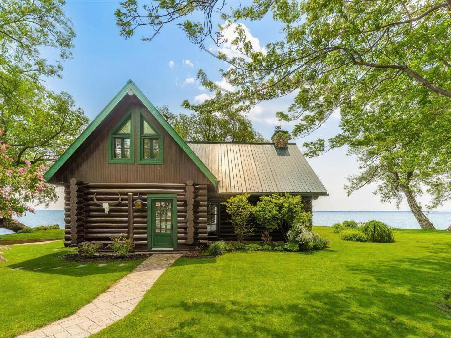 L'Île de la Paix – Private island in Quebec, Canada