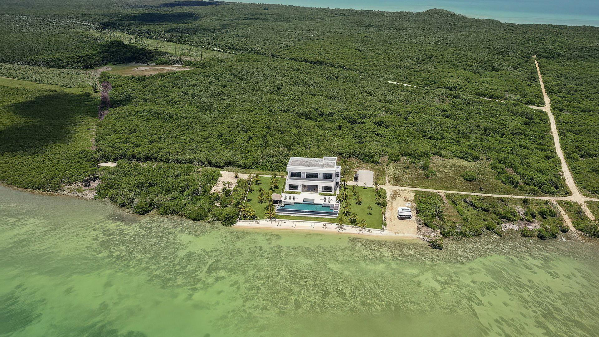 Seafront Lots near Blackbeard – Private island in Central America