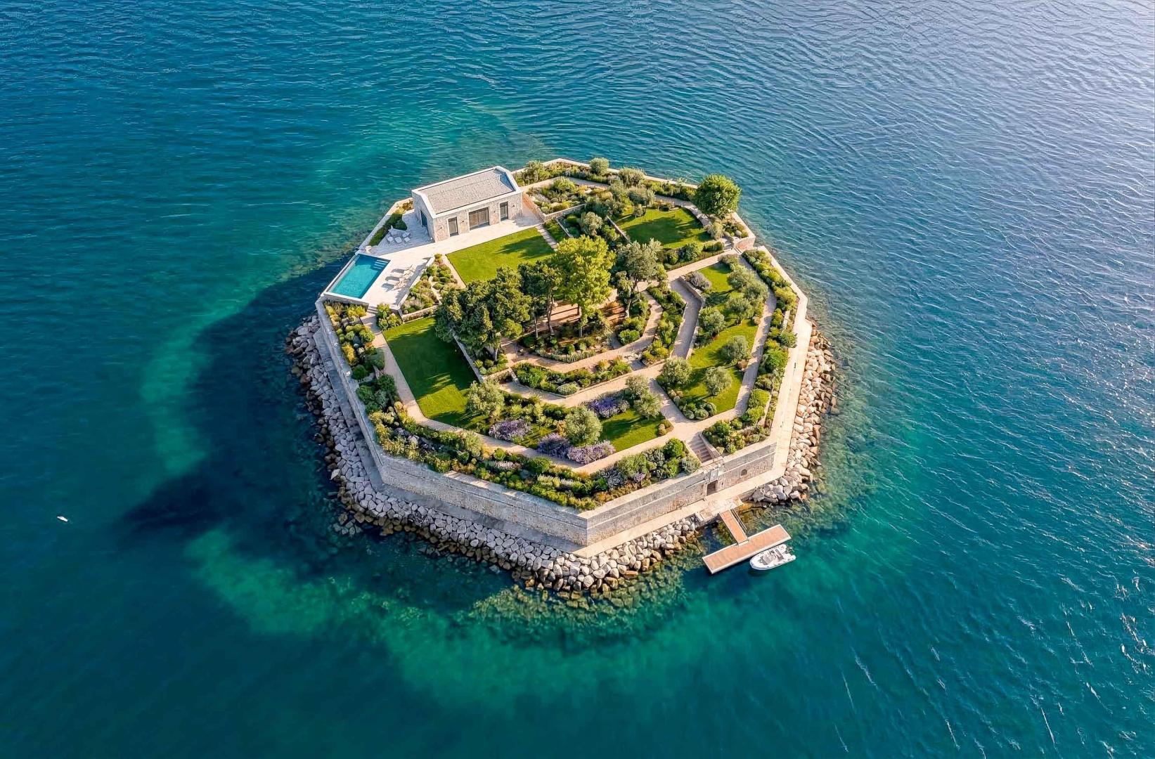 Island of Ottagono San Pietro – Private island in Italy, Europe