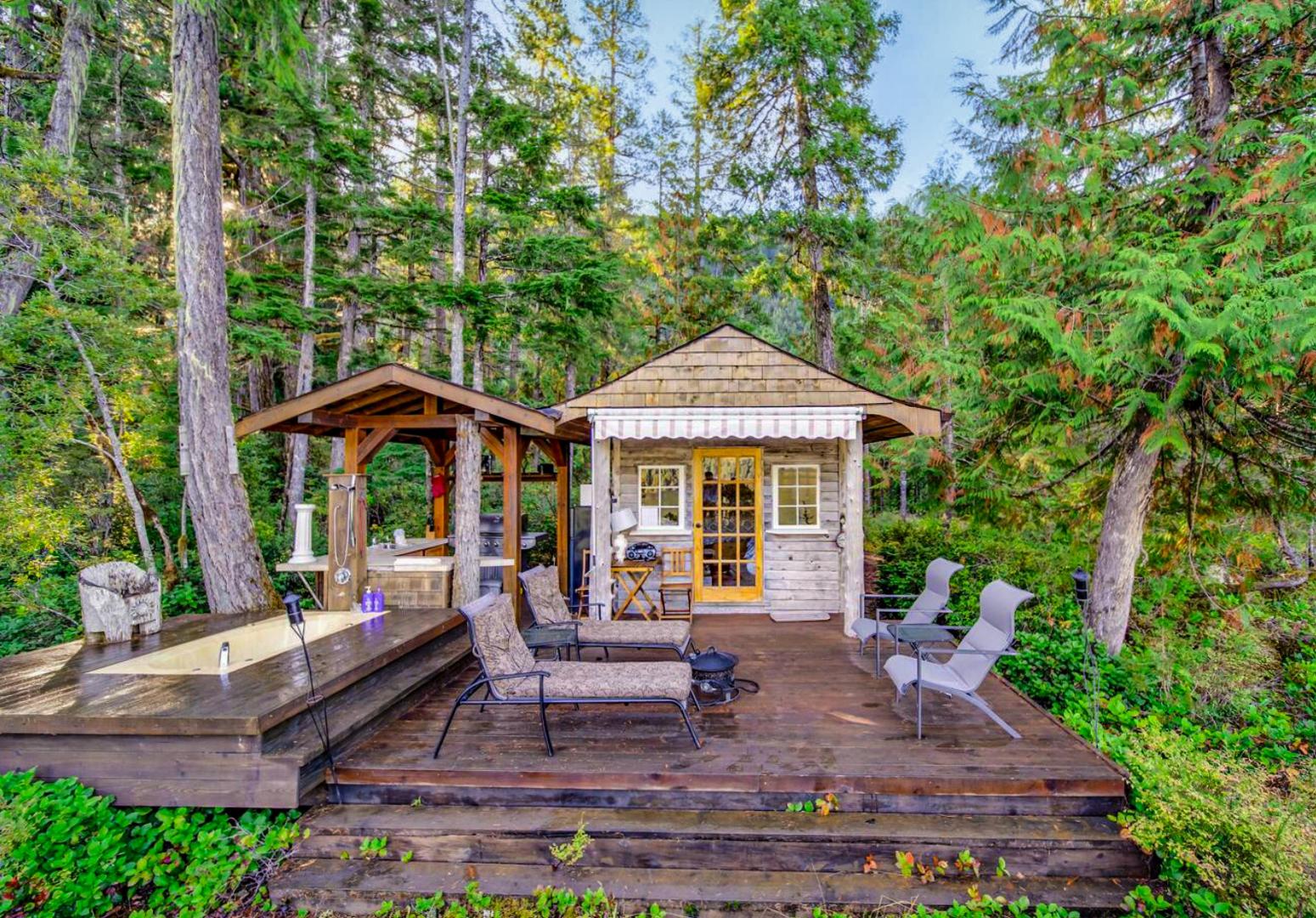 Sunset Island Resort – Private island in British Columbia, Canada