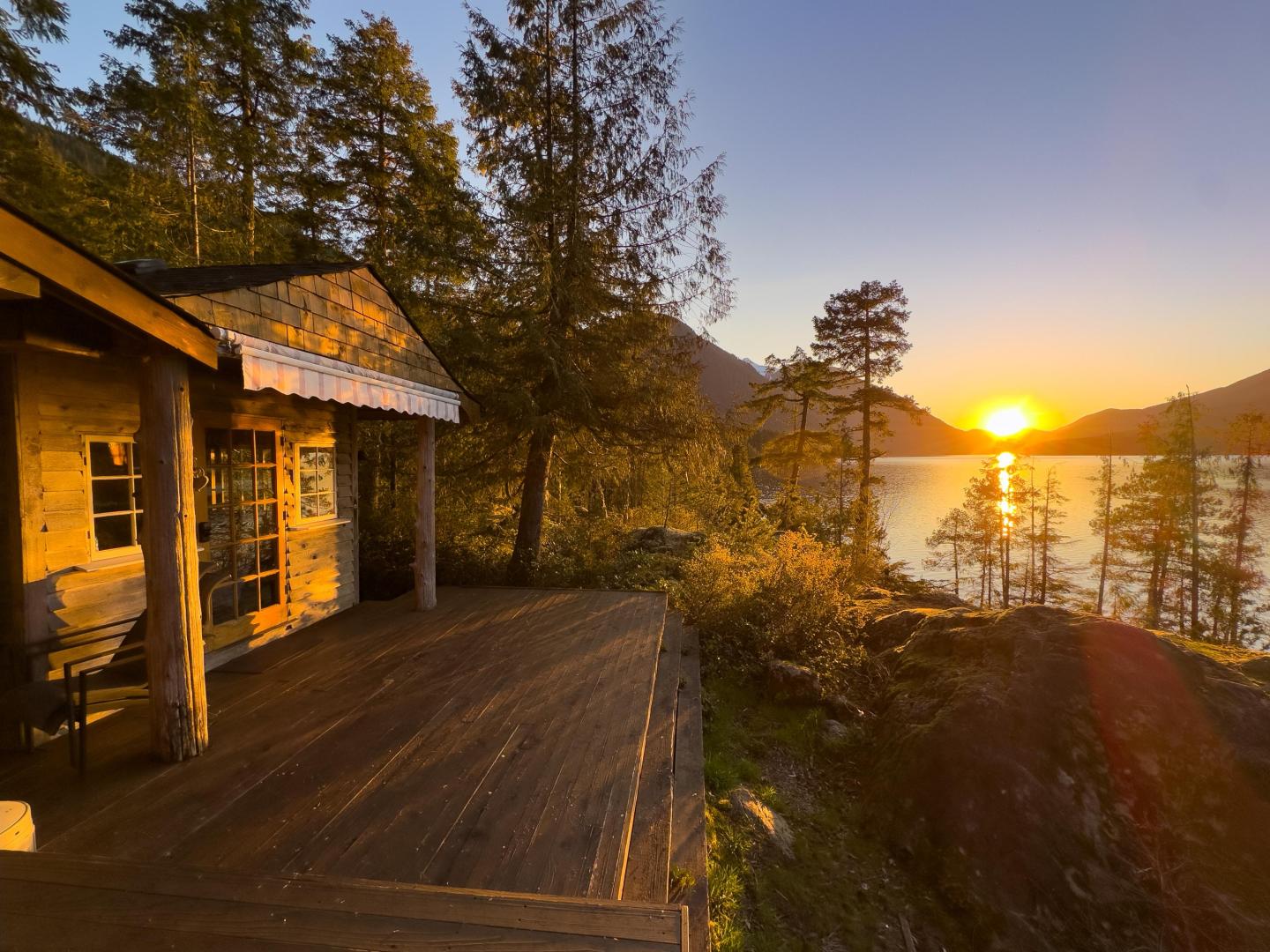 Sunset Island Resort – Private island in British Columbia, Canada