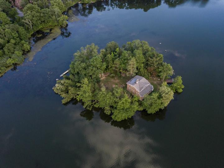 Willow Island image