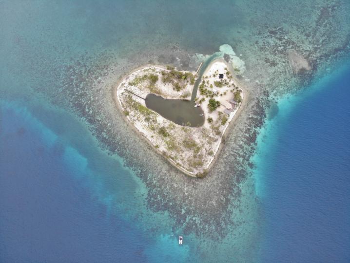 Colson Caye image