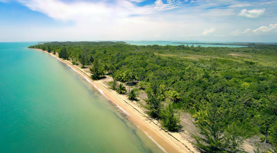 10 Kilometers Beachfront – Private island in Belize, Central America