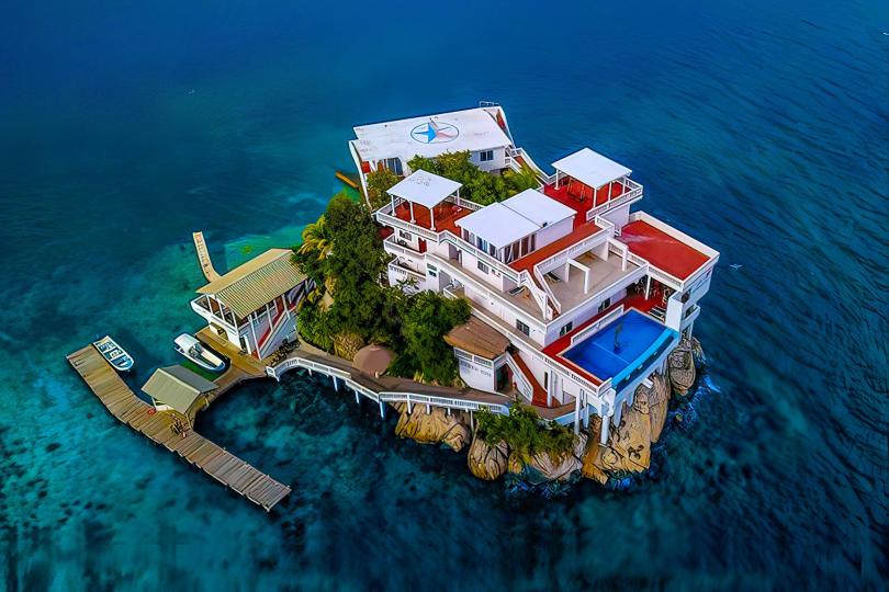 Villa on Dunbar Rock – Private island in Honduras, Central America