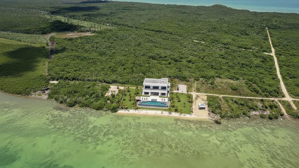 Seafront Lots near Blackbeard – Private island in Central America